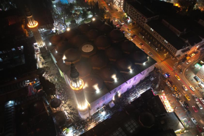 Bursalılar Miraç Kandili'nde Ulu Cami'ye akın etti