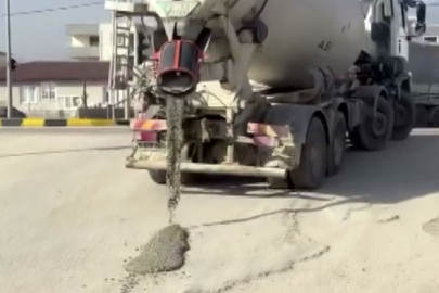 Trafik ışıklarında beklerken yolu betonla kaplayan mikser sürücüsüne ceza uygulandı