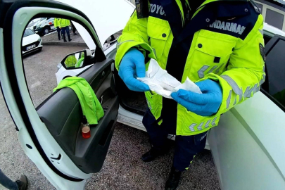 Uyuşturucu tacirleri, narkotik köpeğinden kaçamadı