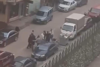 Bursa’da yol ortasında kavga trafiği kilitledi