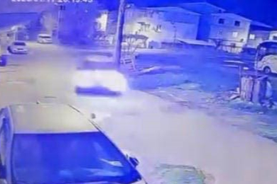 Bursa'da park halindeki otomobile çarptı