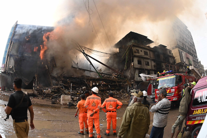 Pakistan'daki AVM yangınında can kaybı 14'e yükseldi,