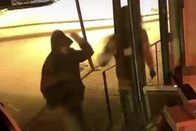 Parke taşıyla camları kırıp hırsızlık yaptılar
