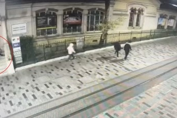 Merdivende uyuyan kişinin telefonu böyle çalındı