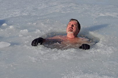 Bursalı dağcıdan 6 yıldır süren buzlu göl geleneği