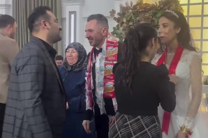 Damada takı yerine çubuk kraker taktılar