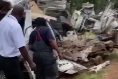 Güney Afrika'da okul servisi kamyonla çarpıştı: 14 öğrenci hayatını kaybetti