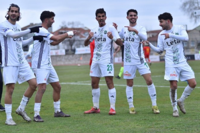 Lider Kafkasspor tam yol gidiyor!