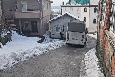 Halk otobüsü eve daldı; büyük bir faciadan dönüldü