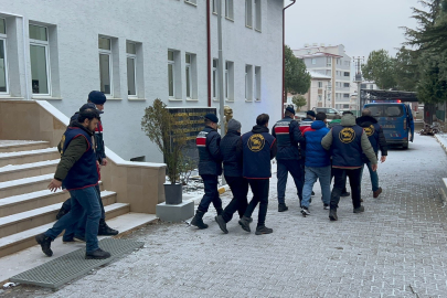 Yaşlı kadını dolandıranlar JASAT'tan kaçamadı