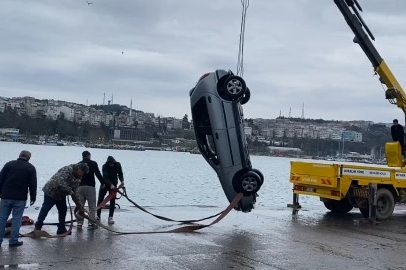 Otomobil denize uçtu: Sürücü yaralı kurtarıldı