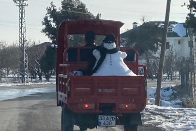 Kardan adam motosiklet kasasında yola çıktı
