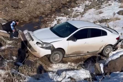 Otomobil köprüden dereye uçtu