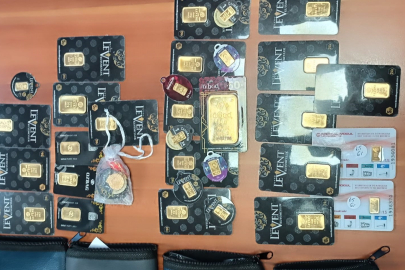 Polis, buluntu 237 gram altını sahibine ulaştırdı