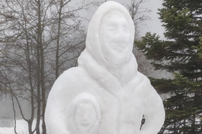 Uludağ’da kardan heykel sanat eserini aratmadı