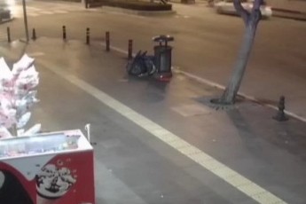  Motosikletin çarptığı yaya ağır yaralandı