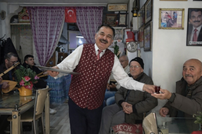 Bu çay ocağına stresli giren türkü söyleyerek çıkıyor