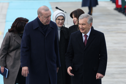 Cumhurbaşkanı Erdoğan, mevkidaşı Mirziyoyev'i havalimanında karşıladı