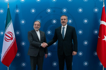 Dışişleri Bakanı Hakan Fidan, İranlı mevkidaşı Arakçi ile bir araya geldi