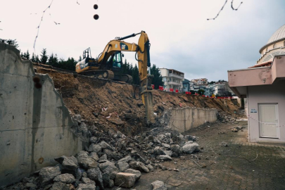 Nilüfer'de çöken istinat duvarı yenileniyor