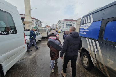 Zabıtadan kaçan dilenciler cami tuvaletinde yakalandı