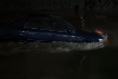 Sel sularında gemi gibi ilerledi