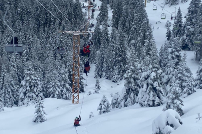 Uludağ'da mahsur kalan 40 tatilci kurtarıldı