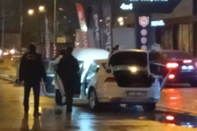 Bursa’da film gibi operasyon: El bombası ve silah ele geçirildi