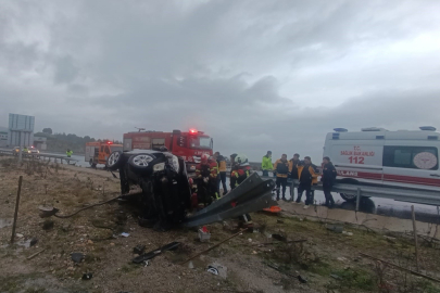 Kontrolden çıkan araç bariyere çarptı: 2 ölü