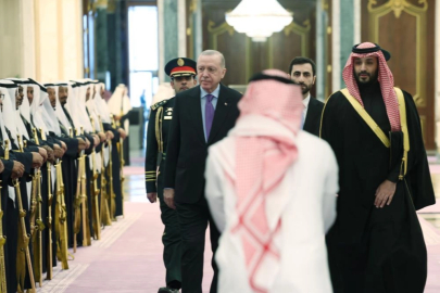 Cumhurbaşkanı Erdoğan, Suudi Arabistan'da resmi törenle karşılandı