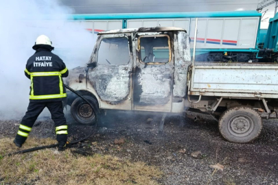 Kamyonet alevlere teslim oldu