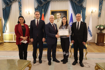 Örnek güvenlik görevlisine Başkan Bozbey'den tebrik