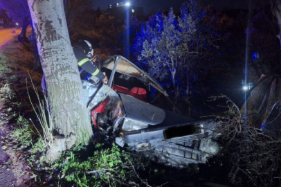 Şarampole devrilen otomobil hurdaya döndü