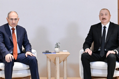 Aliyev ile Paşinyan, BAE'de ikili ilişkileri görüştü