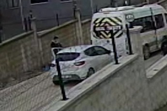 Bursa’da kaza yapan sürücülerin kavgası kameralara yansıdı