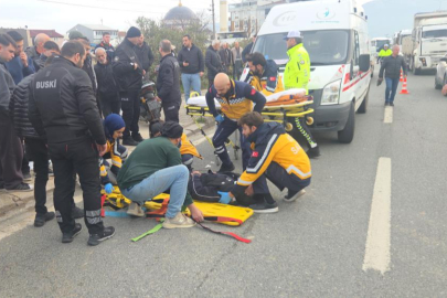 Bursa'da otomobile çarpan motosiklet savruldu: 2 yaralı