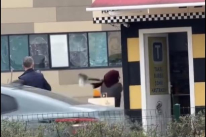 Bursa'da taksi bulamayınca durağı böyle dağıttı