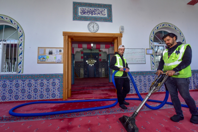 Bursa’daki camilerde Ramazan temizliği