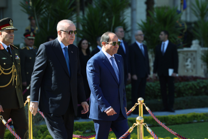 Cumhurbaşkanı Erdoğan, Mısır'da resmi törenle karşılandı