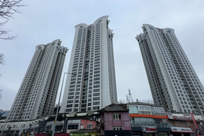 Lüks sitede 30'uncu kattan düşen çocuk hayatını kaybetti