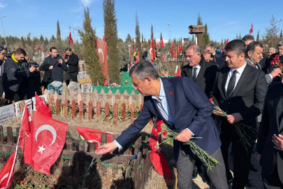 CHP Genel Başkanı Özgür Özel deprem şehitliğini ziyaret etti
