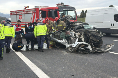 TEM'de otomobil tıra çarptı: 1 ölü, 1 yaralı