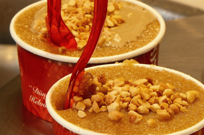 Yüzlerce yıllık tatlıyı dondurmayla buluşturdu; şimdi dünyaya satıyor