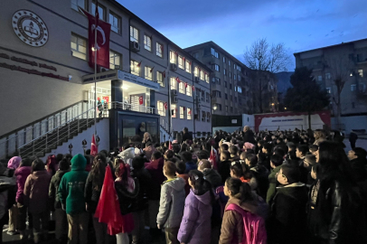 Bursa'da minik öğrenciler, depremde hayatını kaybedenleri unutmadı