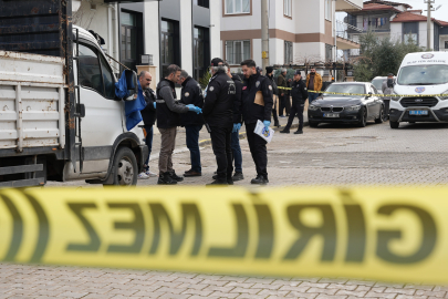 Kamyonda tüfekle vurulmuş halde ölü bulundu