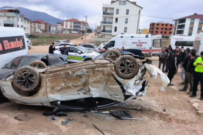 Bursa’da akıl almaz kaza: 14 yaşındaki sürücü ortalığı savaş alanına çevirdi