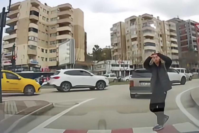 Bursa'da trafikte kameraya yansıyan küçük jest yürekleri ısıttı