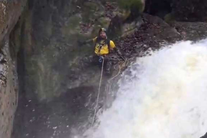 Bursa'da yağmur ve kar sularıyla coşan kanyondan kurtuldu