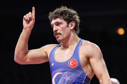 Milli güreşçi Yüksel Sarıçiçek Zagreb'te şampiyon oldu