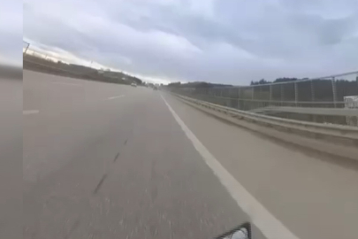 Bursa'da 113 kilometre hızla giden motosikletli çarptığı araca girdi